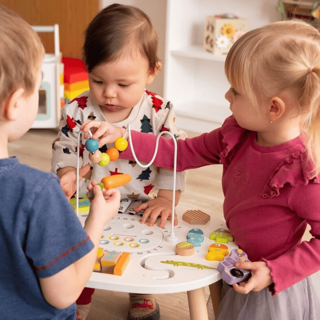 2Kids Toys Дървена занимателна маса за фина моторика 2Kids Toys Дървена занимателна маса за фина моторика