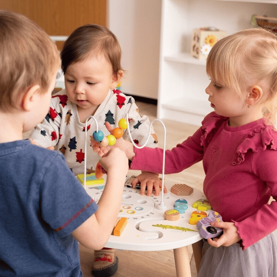 2Kids Toys Дървена занимателна маса за фина моторика 2Kids Toys Дървена занимателна маса за фина моторика